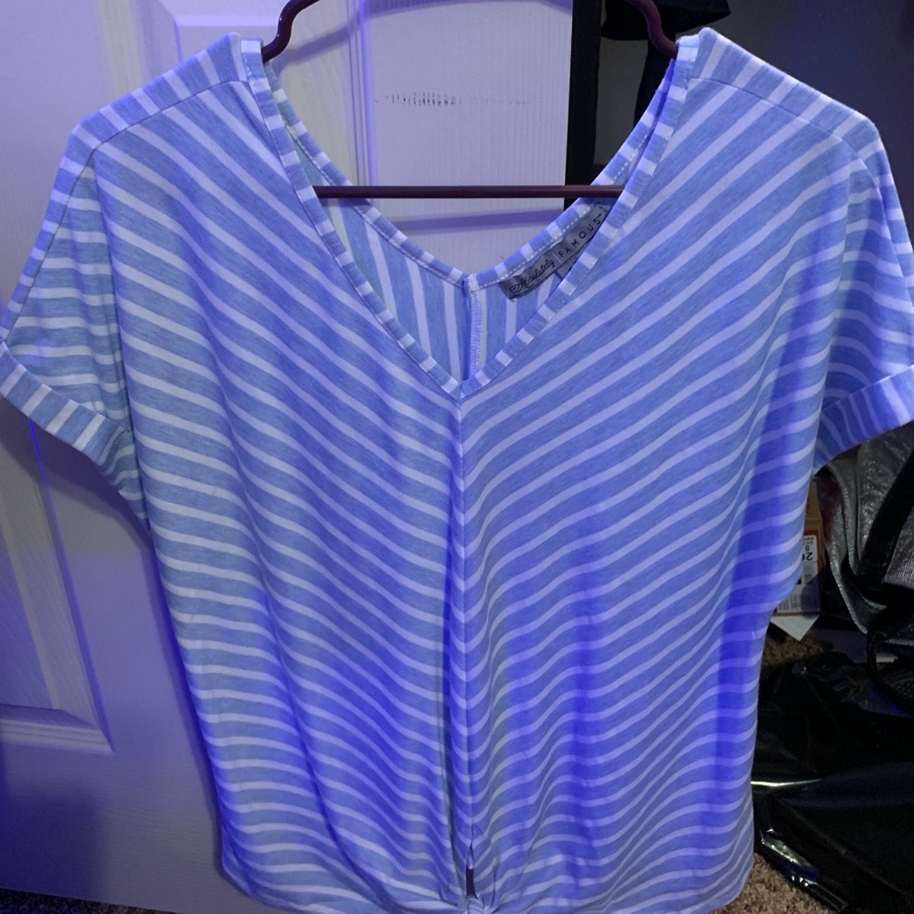 light blue striped shirt sleeve shirt